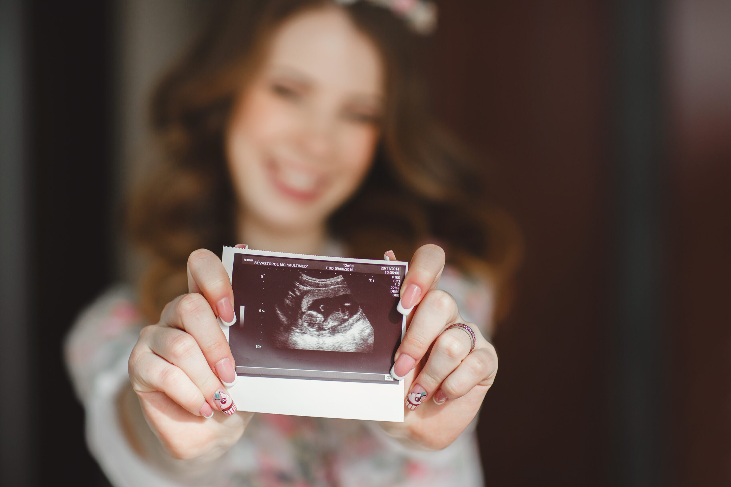 cute-pregnant-woman-home